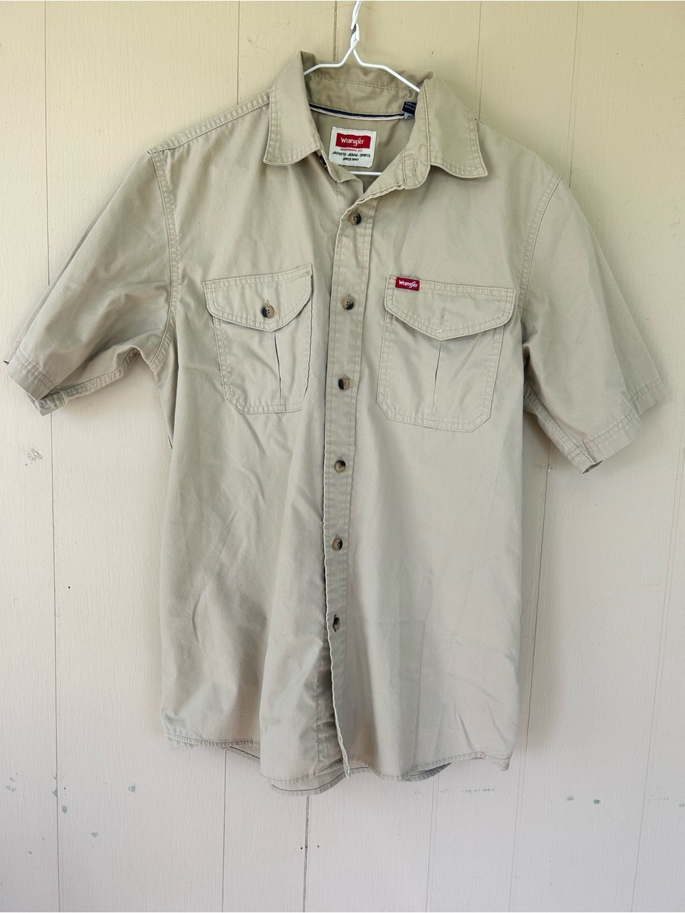 Wrangler Men’s Short Sleeve Button-Down Shirt in Khaki